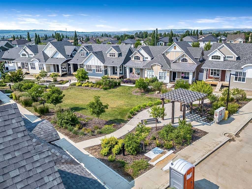 Recently sold home in Drake Landing