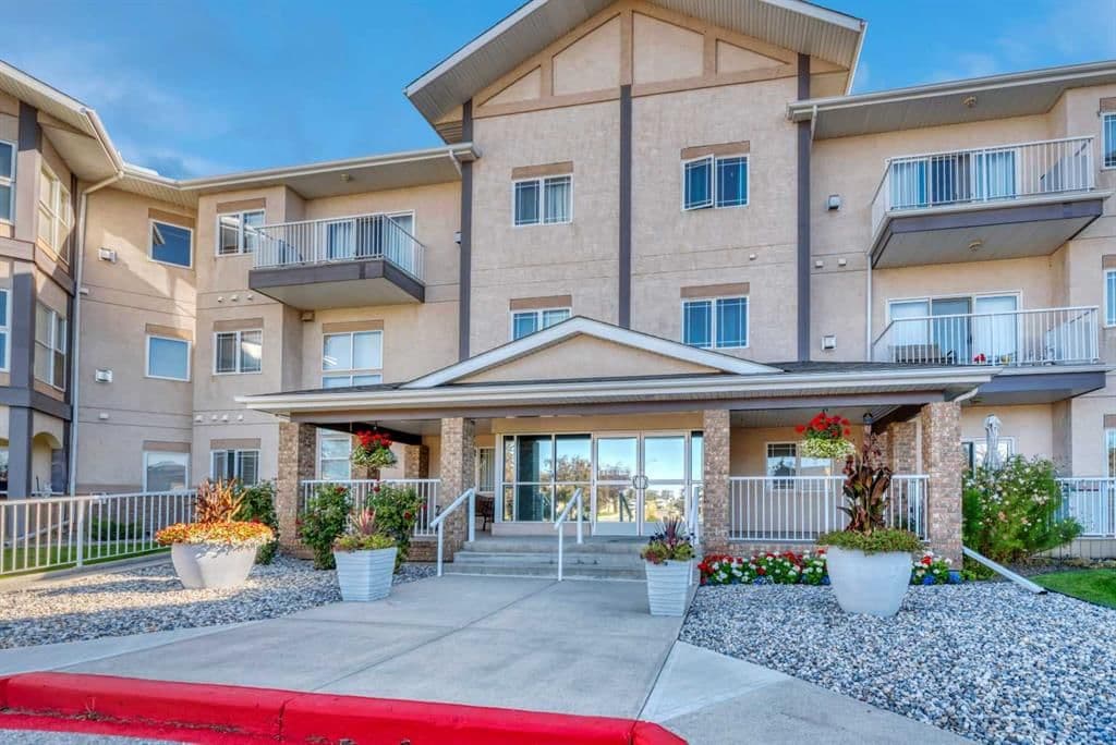 Recently sold home in Westmount_Strathmore