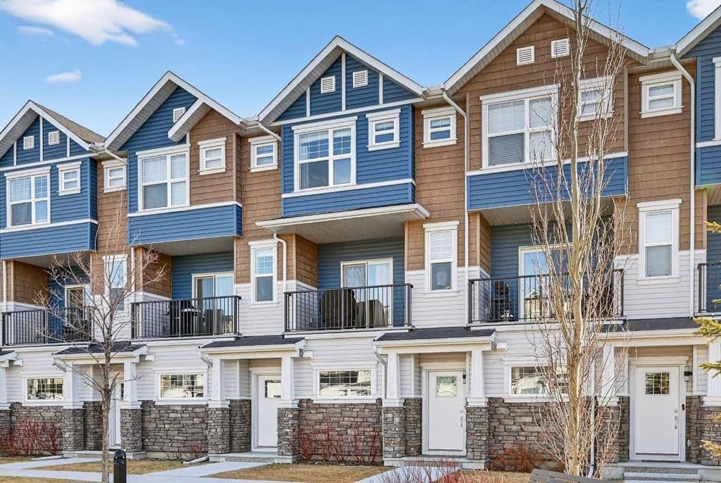 Recently sold home in Canals