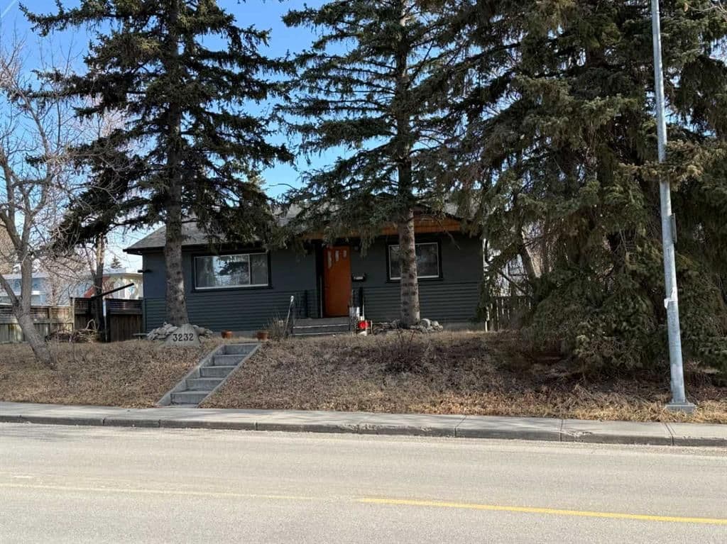 Recently sold home in Banff Trail