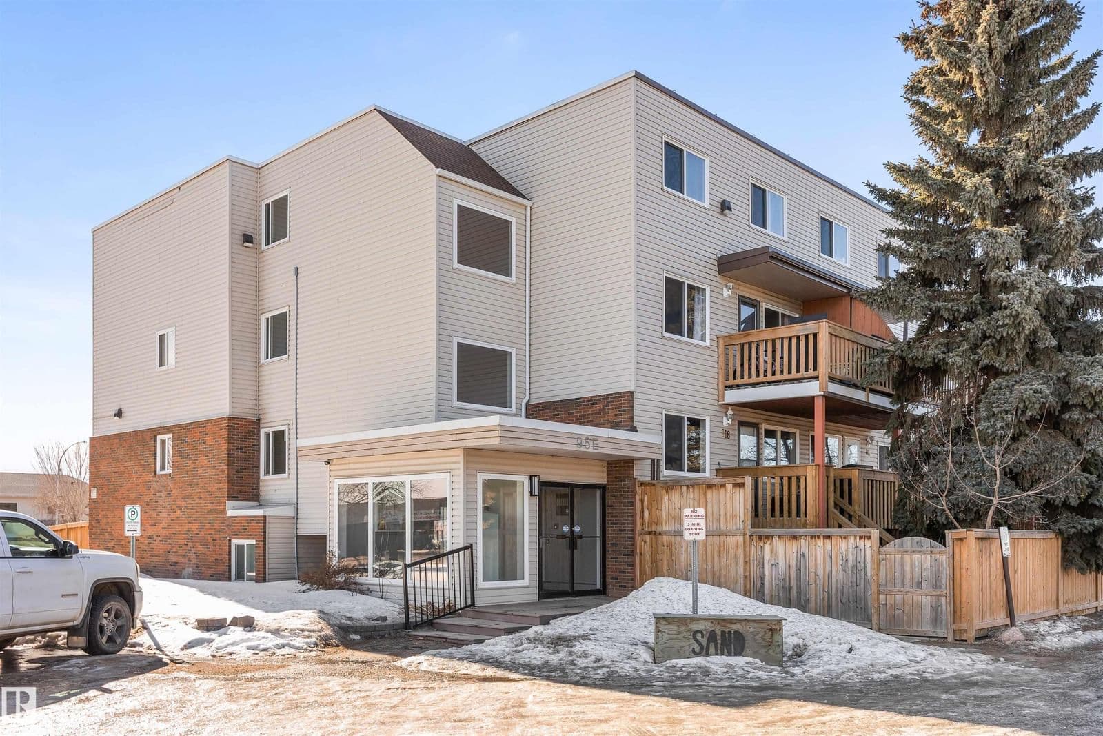 Recently sold home in Lacombe Park